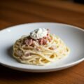 Pasta con Tocino Ponderosa y Crema de Queso